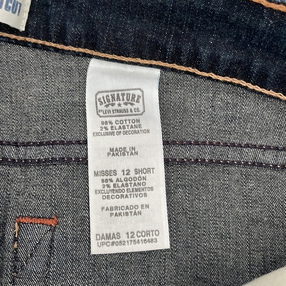 Signature Levi Strauss dark Wash at waist boot cut flare leg misses 12 short - Picture 4 of 16